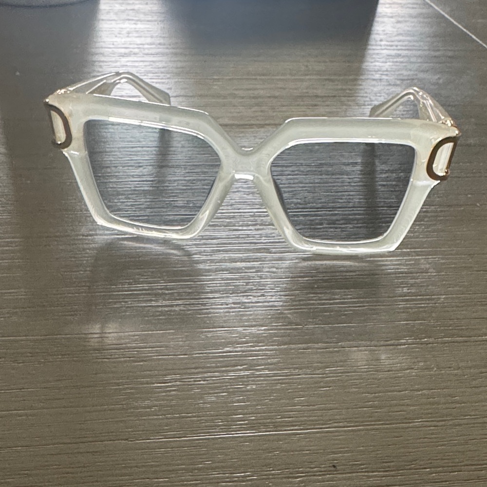 Chic White Square Frame Valentino Sunglasses (Unisex)